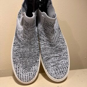 Time and Tru Men's Black and White Slip-On Sneakers